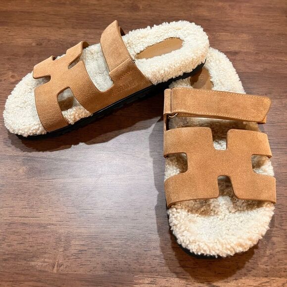 Hermes Shoes - HERMÈS CHYPRE SHEARLING SANDALS (BEIGE D'ORE) Quiet Luxury, Old Money Size 10 US
